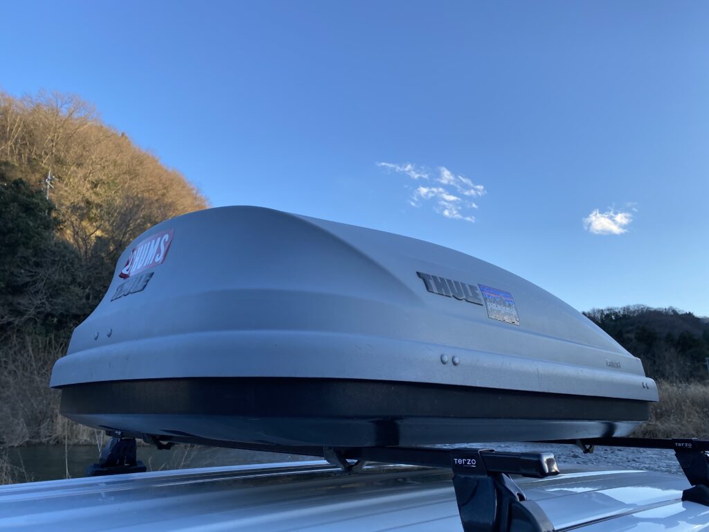 アウトドアギア】THULE Pacific 100 / スーリー ジェットバッグ パシフィック100。ルーフボックスの、お気に入りのやつ。│カレーライター  はぴい オフィシャルサイト