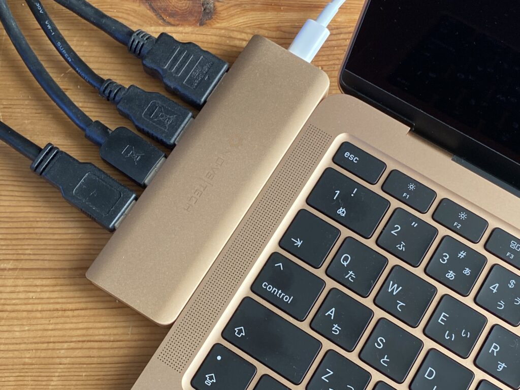 【屋内使用のみ】Apple MacBookAir M1 8GB256GBハブ付き Apple MacBook Air M1 2020 13インチ 整備済み品