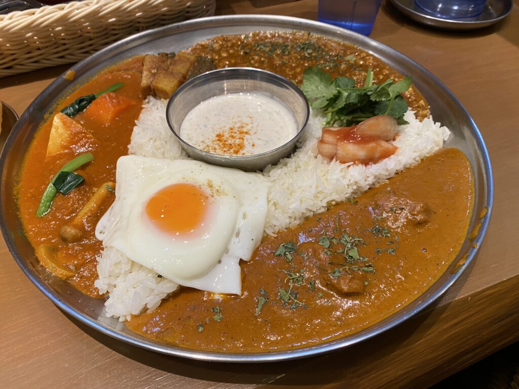 北野インドカレー屋 コショウ入れ 絡み合い
