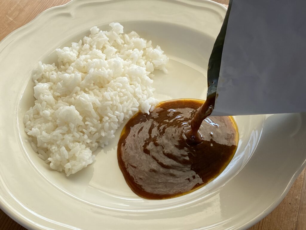 カレーパンチです 期間限定 ちいかわ鬼辛カレー ＜ビーフ＞（丸美屋食品工業）2024