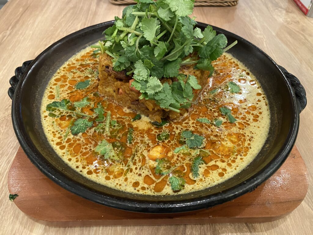 カレーです カレーですよ4752（レトルト 吉田カレー）吉田さんがそのまま