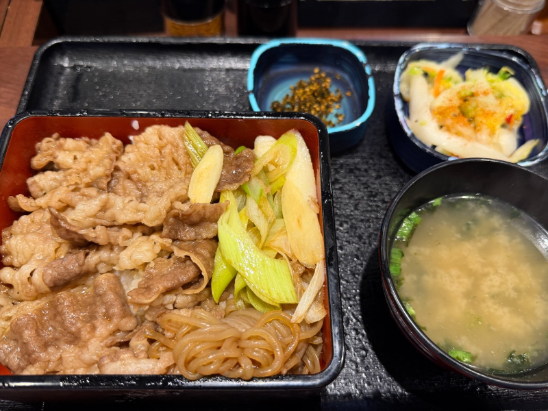 カレーなしよ（チェーン 吉野家）絶品牛重、いいんじゃないかなあ