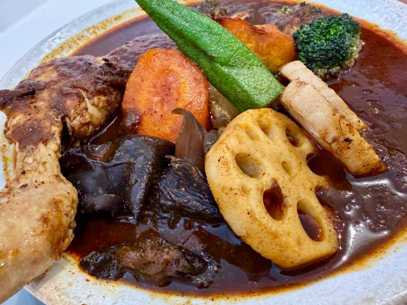 ヒズミ峠舎　リム　カレー皿　桃太郎 カレーですよ5736（北習志野 モトカレー）ひさしぶりの開店。│カレー