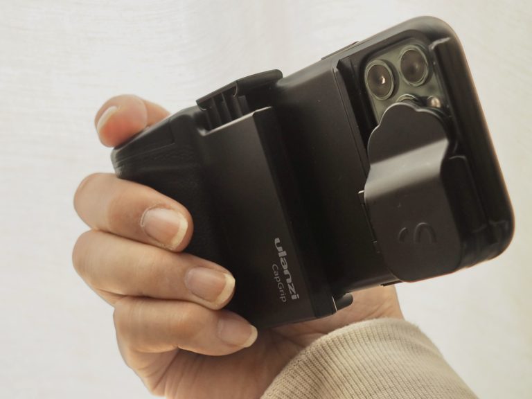 ガジェット】スマートフォンにカメラグリップを。ShiftCamパワー