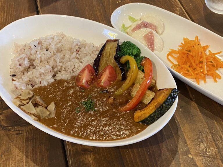 カレーです カレーですよ5060（水道橋 ベースキャンプ）山や森に近い空気、時間の