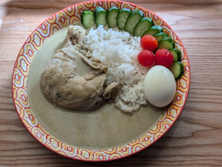 カレーですよ5367（冷凍 蜂の家 タイ風グリーンカレー）チキンレッグ