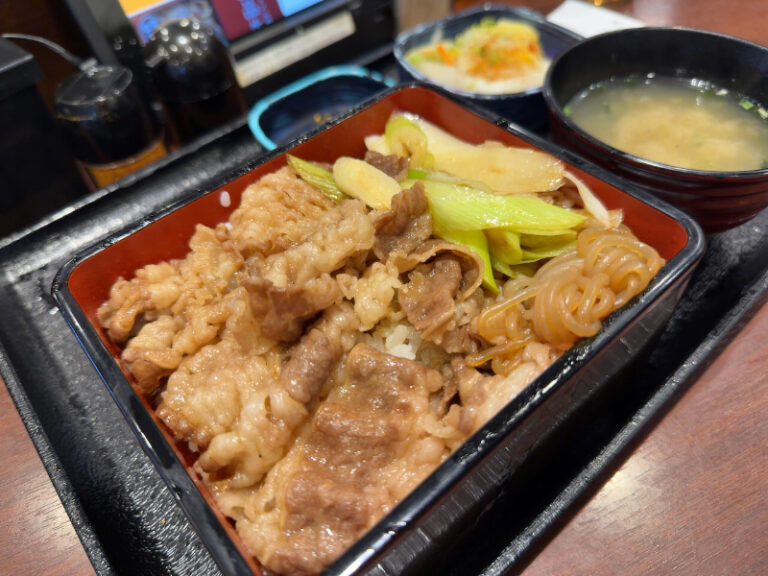 カレーなしよ（チェーン 吉野家）絶品牛重、いいんじゃないかなあ