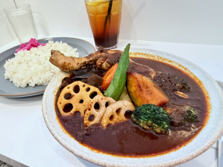 ヒズミ峠舎　リム　カレー皿　桃太郎 カレーですよ5736（北習志野 モトカレー）ひさしぶりの開店。│カレー
